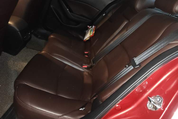 Used Mazda 3 Axela 2017 Sedan 1.5L Automatic Luxury Model China VI Standard Left Rear Seat