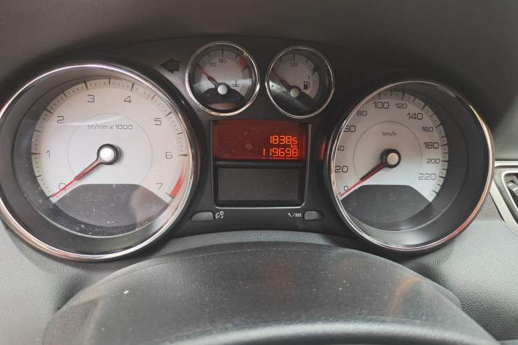 Used Peugeot 308 2014 Enjoyment Edition Classic 1.6L Automatic Fashion Model Odometer Close Up