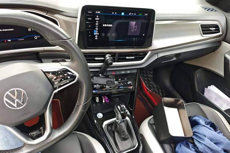 Used Volkswagen T-ROC 2023 300TSI DSG Two-Wheel-Drive Chen Guang Edition