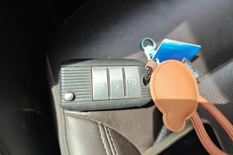 Used Roewe RX8 2018 30T Smart Connectivity Two-Wheel Drive Supreme Edition Vehicle Key