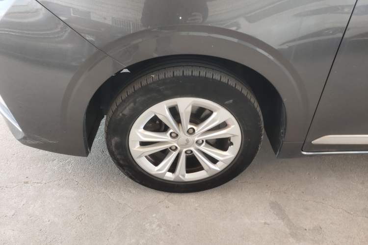 Used Wuling Jiachen 2022 1.5T Manual Light Enjoyment Dynamic Version Left Front Wheel Hub