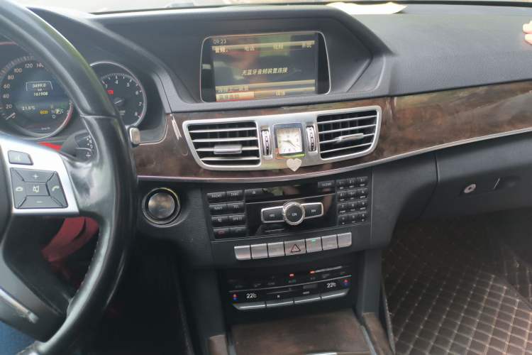 Used Mercedes-Benz E-Class 2015 Facelift E 200 L Audio And AC Panel