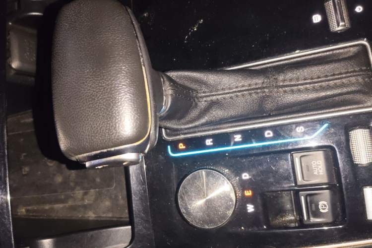 Used GAC Trumpchi GS5 2019 235T Automatic Luxury Edition Gear Lever