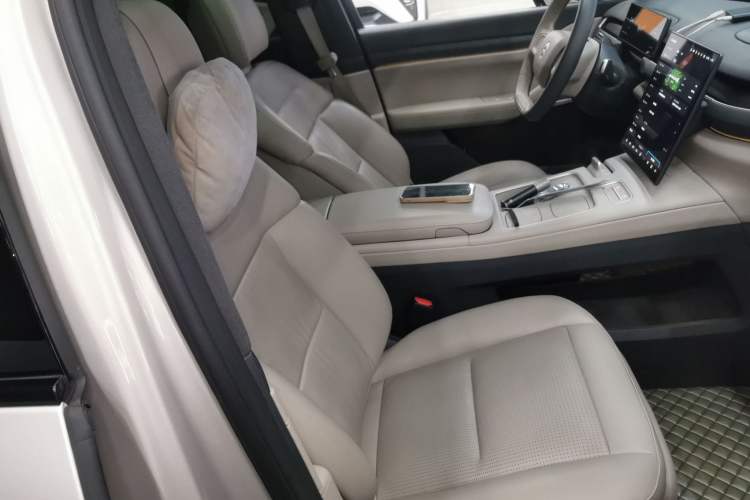 Used Nio ES8 2023 75 kWh Right Front Seat