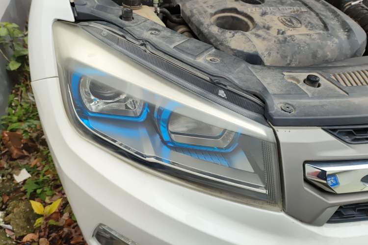 Used CHANGAN CS75 2017 Shangkui Edition 1.5T Manual Fengxiang Model Right Front Headlight