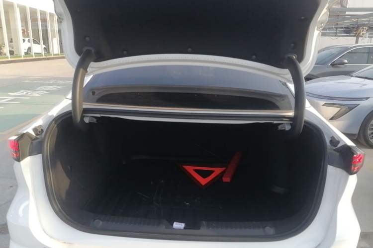 Used Geely Galaxy L6 2025 EM-i 140km Starship Edition
