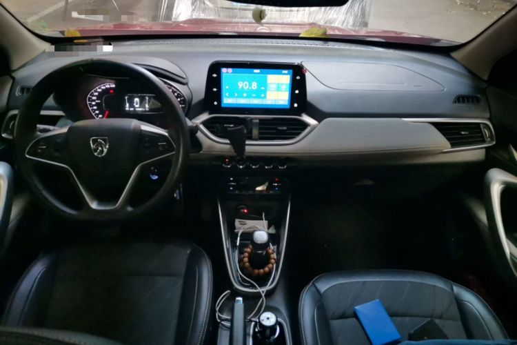 Used Baojun 510 2017 1.5L Manual Fashion Model Center Console