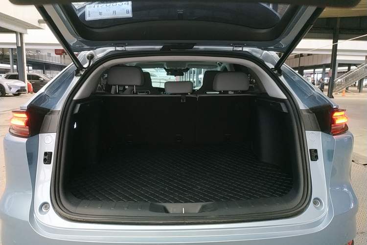 Used Changan UNI-K iDD 2022 Blue Whale iDD 130km 1.5T Prestige Model
