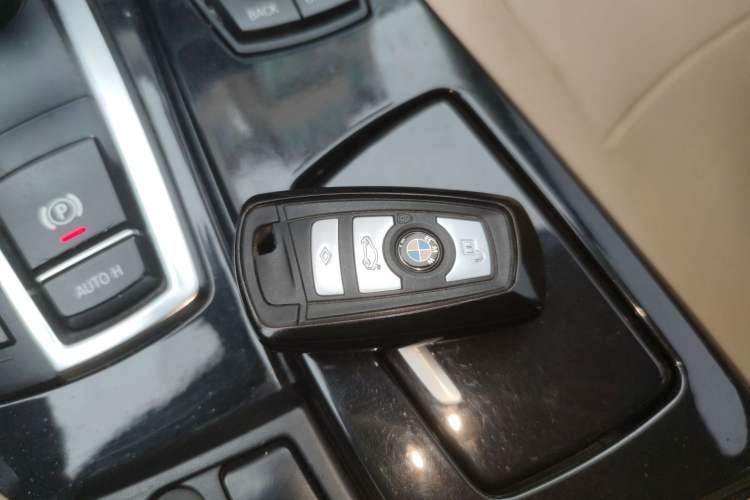 Used BMW 5 Series 2013 520Li Elegant Edition
