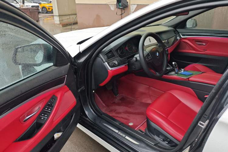 Used BMW 5 Series 2011 520Li Elegant Model
