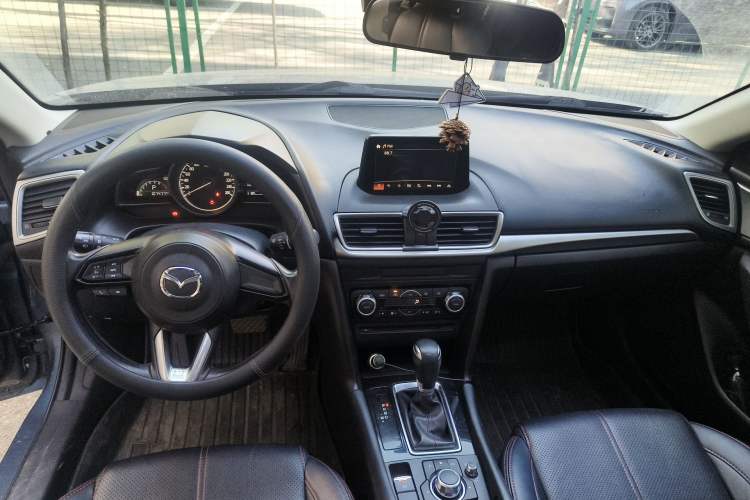 Used Mazda 3 Axela 2017 Sedan 1.5L Automatic Luxury Model Emission Standard China V Center Console