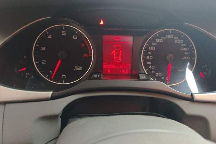 Used Audi A4L 2012 2.0 TFSI automatic Comfort trim level