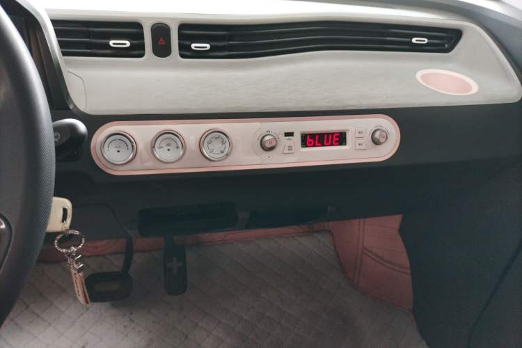 Used Wuling Hongguang MINIEV 2021 Macaron Premium Model – Lithium Iron Phosphate Audio And AC Panel