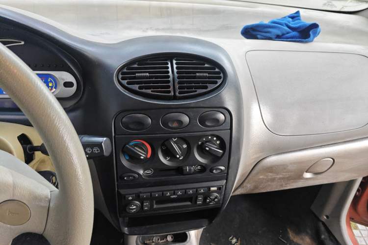 Used Chery QQ3 2012 Fashion Edition 1.0L Manual Champion Version