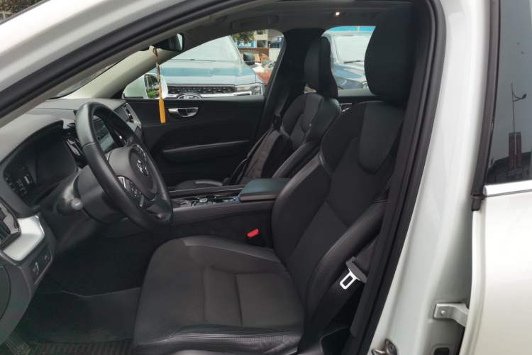 Used Volvo XC60 2019 T4 Zhiyi Edition China V Standard
