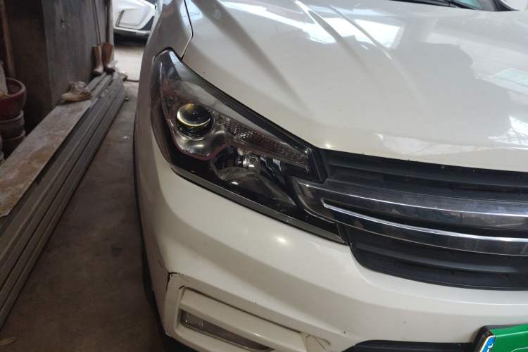 Used Dongfeng Fengon S560 2018 1.8L CVT Elite Model 7 Seats Right Front Headlight