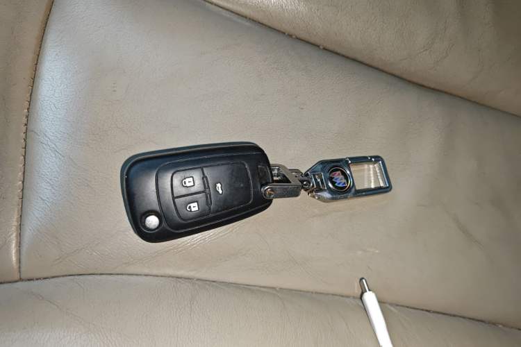 Used Buick GL8 2011 2.4L CT Luxury Business Comfort Edition
