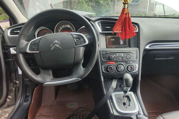 Used Citroen C4L 2014 1.8L Intelligent Drive Automatic Dynamic Model Center Console