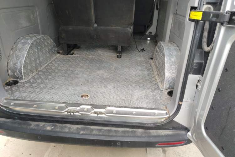 Used Iveco Fidato 2023 C30 Passenger Van 2.0T 93kW Manual Transmission Xingtu Edition Low Roof Trunk