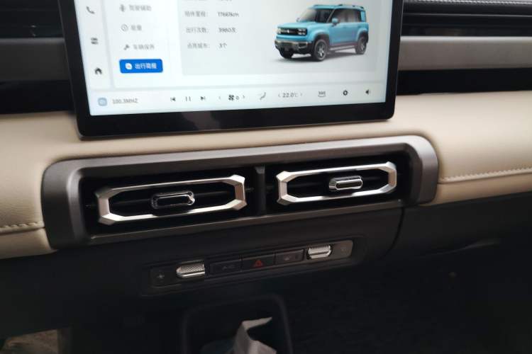 Used Baojun Spark EUV 2024 Prestige Edition 4 Seats Audio And AC Panel