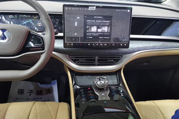 Used Denza D9 2022 DM-i 1040 Prestige Model