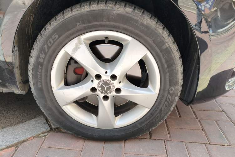 Used Mercedes-Benz Vito 2018 2.0T Elite Version 9 Seats China VI Emission Standard Right Front Wheel Hub