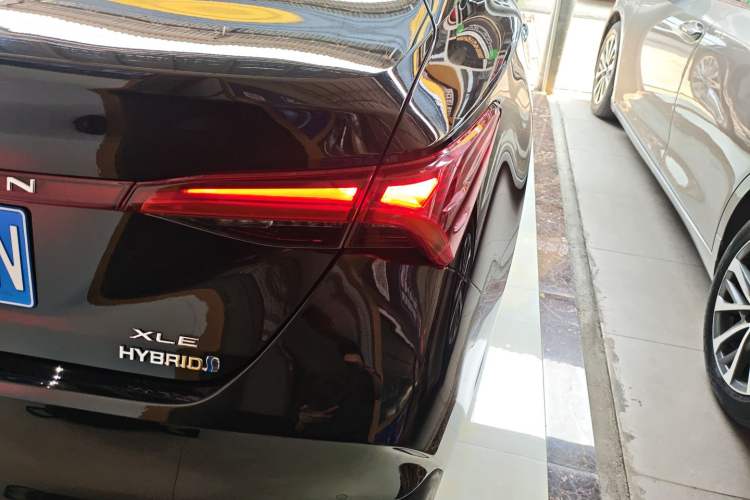 Used Toyota Avalon 2023 Dual-Motor 2.5L XLE Prestige Edition Right Rear Taillight