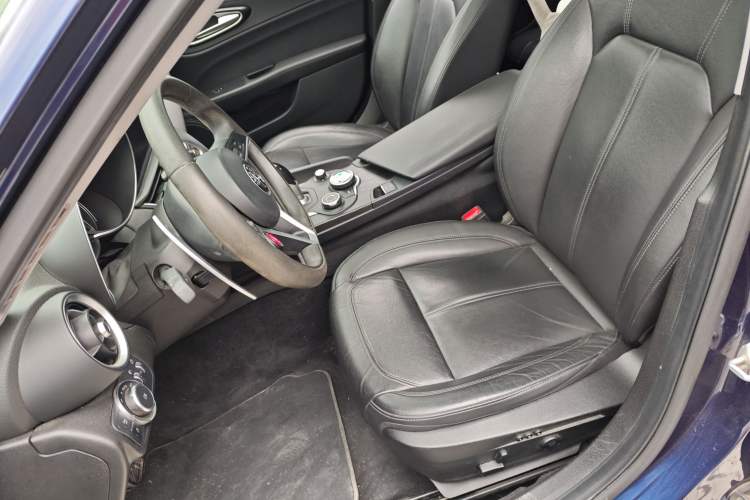 Used Alfa Romeo Giulia 2017 2.0T 280HP Luxury Edition
