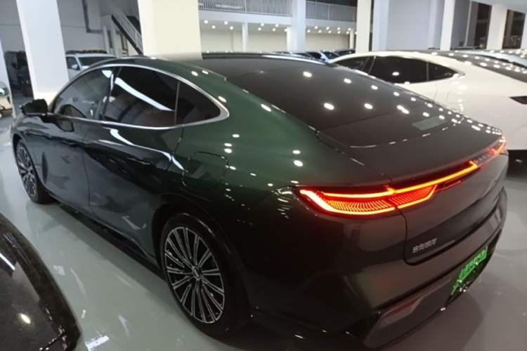 Used Geely Galaxy 8 2025 130km EM-P Starship Edition
