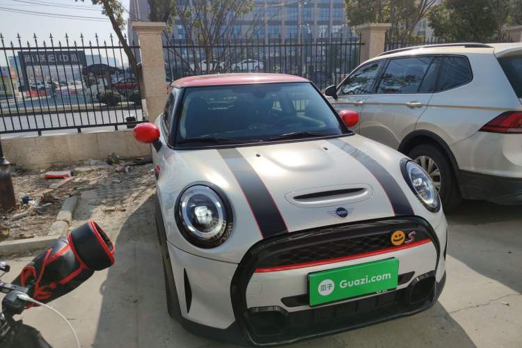 Used MINI 2022 Updated 2.0T COOPER S Artist Front Right 45 Deg