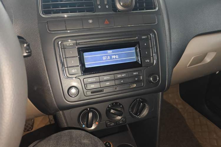 Used Volkswagen Polo 2013 1.6L Manual Comfort Edition
