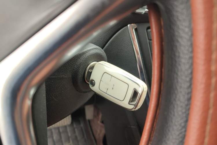 Used Buick Encore 2015 1.4T Automatic Two-Wheel Drive Urban Elite Version Vehicle Key