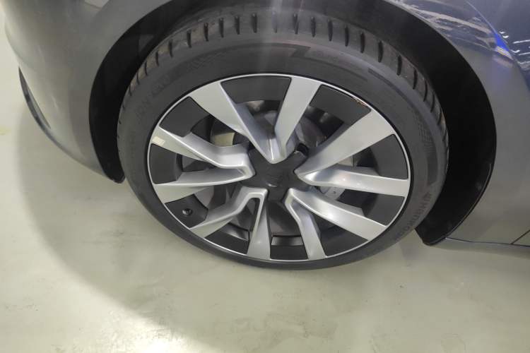 Used Tesla Model 3 2023 Long-Range All-Wheel-Drive Version