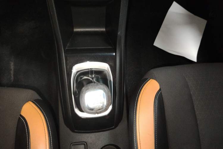 Used Baojun 310 2017 1.5L Manual Fashion Model Gear Lever