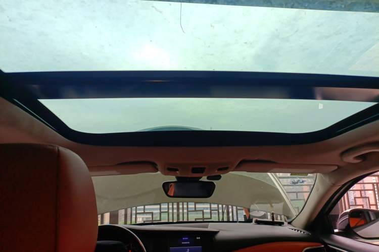 Used Infiniti QX30 2017 2.0T Four-Wheel Drive Sport Edition Headliner