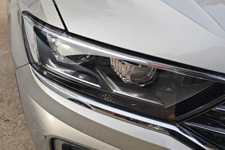 Used Volkswagen T-ROC 2019 280TSI DSG Two-Wheel-Drive Luxury Version China V Emission Standard