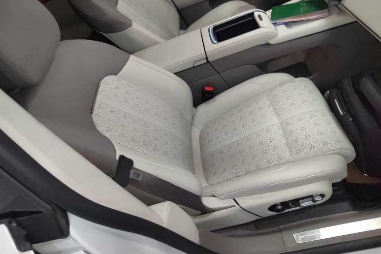 Used Zeekr 7X 2025 100 kWh Long-Range Rear-Wheel Drive with Intelligent Driving Features