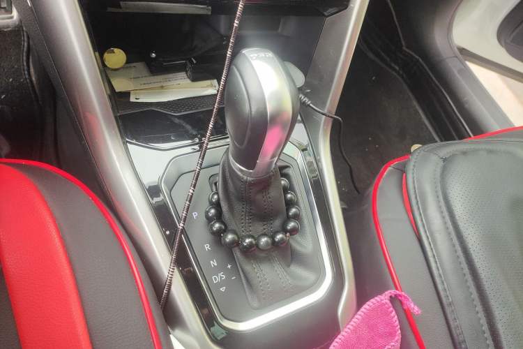 Used Volkswagen T-ROC 2019 230TSI DSG Two-Wheel-Drive Advanced Version China VI Standard Gear Lever