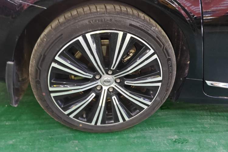 Used Volvo S90 2024 B5 Zhiyuan Luxury Edition Right Rear Wheel Hub