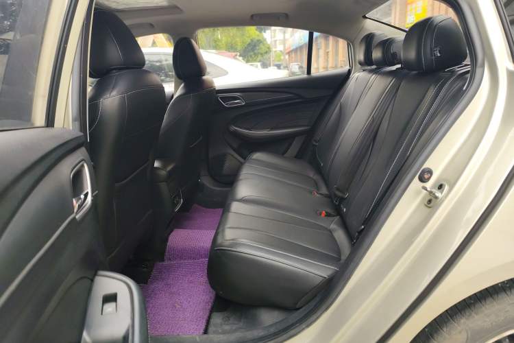 Used Roewe i5 2020 1.5L Automatic 4G Connect Luxury Flagship Edition
