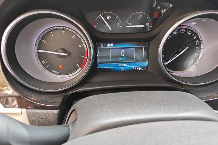 Used Buick Verano 2019 Sedan 15S Automatic Leading Model Odometer Close Up