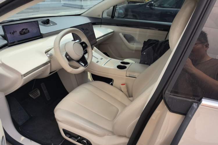 Used Hima Luxeed R7 2025 Range-Extended Version 251 km Max Left Front Seat