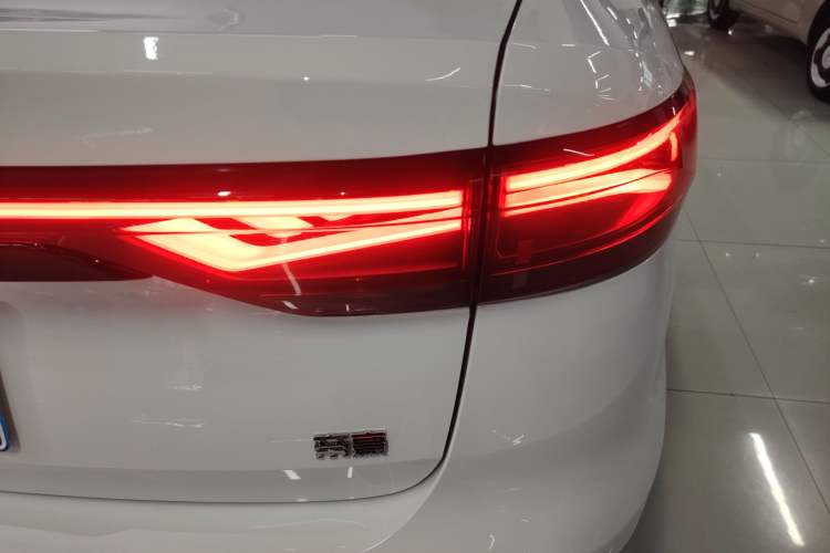 Used Geely Auto Emgrand 2023 4th Generation Champion Edition 1.5L CVT Prestige Model Right Rear Taillight