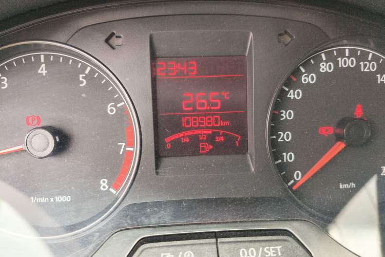 Used Volkswagen Santana 2015 1.6L Manual Fashion Edition Odometer Close Up