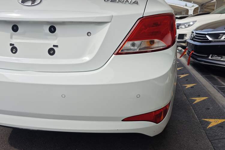 Used Hyundai Verna (older generation) 2014 1.4L Manual Smart GLS Trim Right Rear Taillight