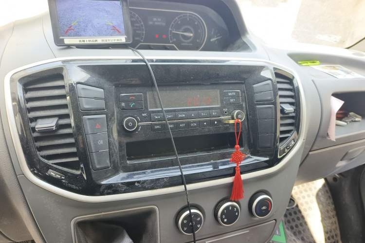 Used SAIC MAXUS Xintu V80 2019 2.5T Classic Model 6-Speed Manual – Aoyuntong Modified Version Short Wheelbase Ultra-Low Roof 5/6 Seats