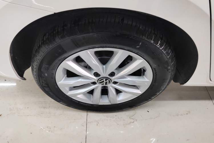 Used Volkswagen Touran 2021 Volkswagen Touran L 280TSI DSG Style Edition 7 Seats Right Rear Wheel Hub