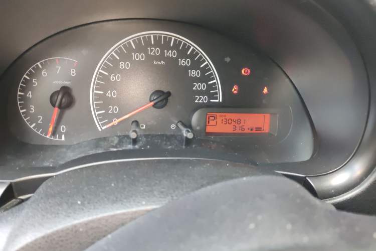 Used Nissan Sunny 2011 1.5XE CVT Comfort Edition Odometer Close Up
