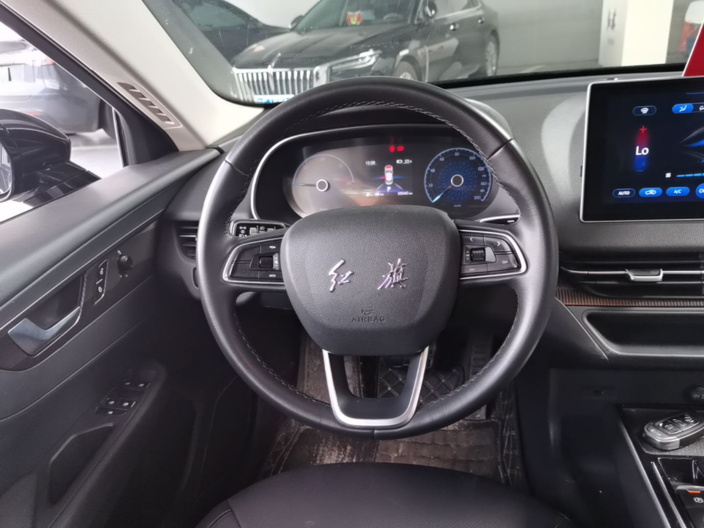 Hongqi E-QM5 2023 Revised Version Basic Travel Edition — снимка 9