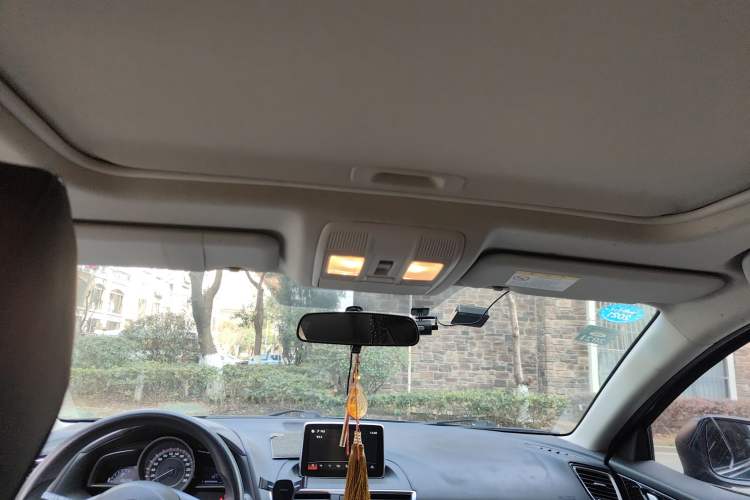 Used Mazda Mazda 3 Axela 2016 Sedan 1.5L Automatic Luxury Model